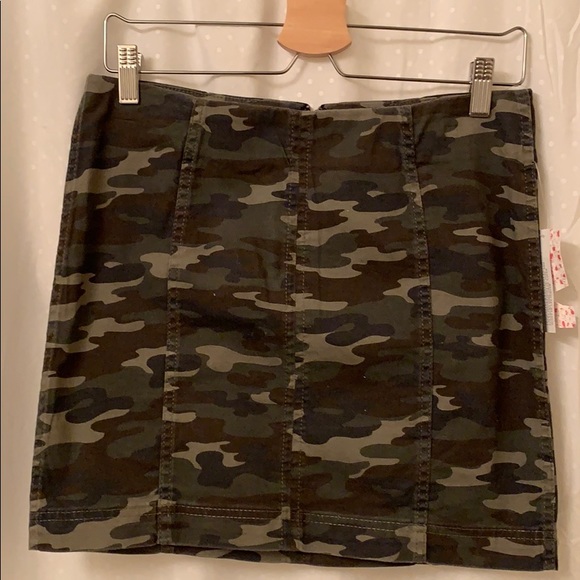 Free People Dresses & Skirts - 🆕Free people green Camo mini skirt size 4